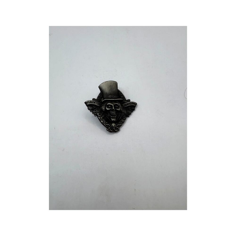 Disney Haunted Mansion Hatbox Ghost Sculpted Pewter Tone Pin - Picture 2 of 3